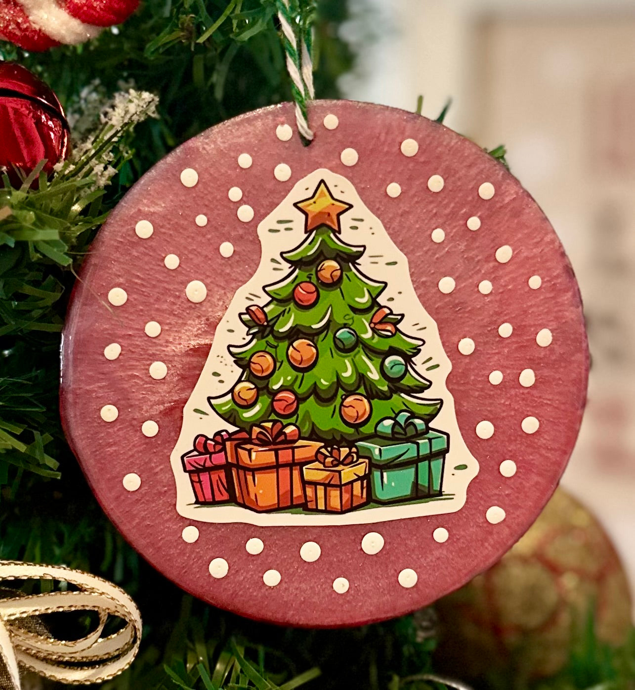 Sprinkle Scarlet Xmas Tree Sticker Ball Big