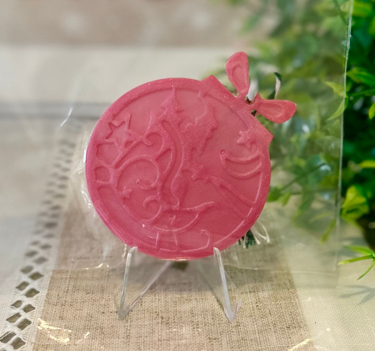 Scarlet Santa Ball Mini